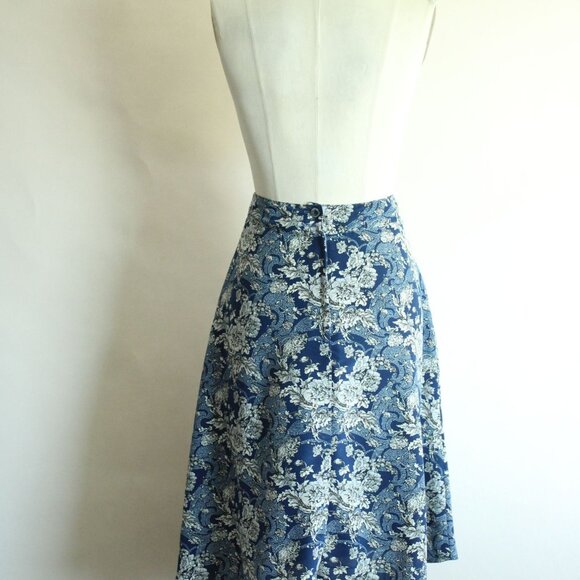 Vintage 1990s Skirt and Blouse Set, Norton McNaughton Blue And White Floral - Picture 7 of 10